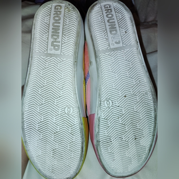 SpongeBob SquarePants Size 6 Slip On Shoes - Picture 7 of 7